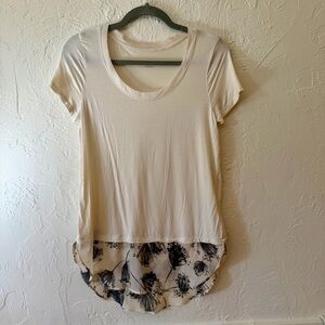 NWOT Merona Cream Floral Hem Short Sleeve Top